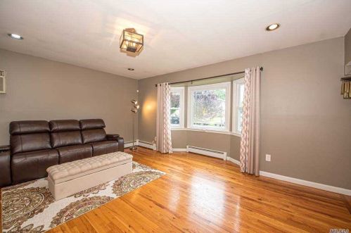 1 April Ave, Huntington Station NY 11746-7002 exterior