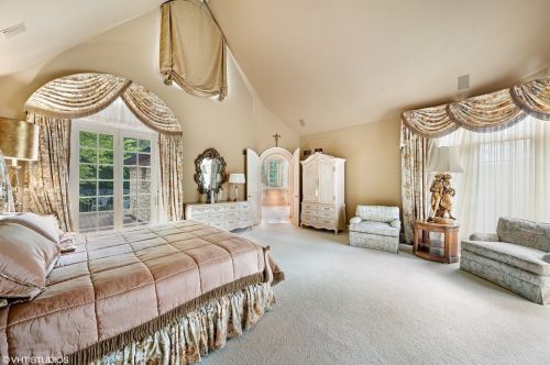 80 Ashton Dr, Willowbrook IL  60527-0306 exterior