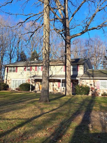 1105 Westwood Ln, Manitowoc, WI 54220-2332