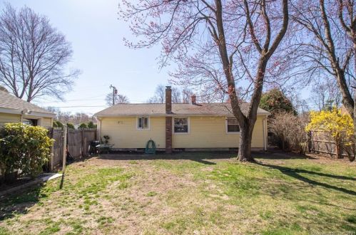 46 Roosevelt Blvd, Enfield CT 06082-2043 exterior