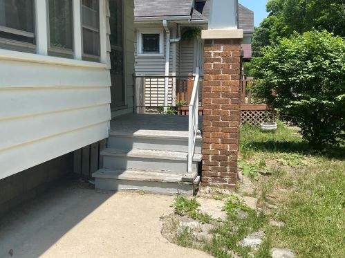 4861 24th Pl, Milwaukee, WI 53209-5630