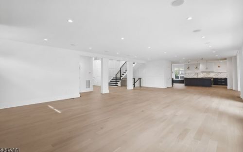 1306 Pleasant Valley Way, Town Center NJ  07052-1421 exterior