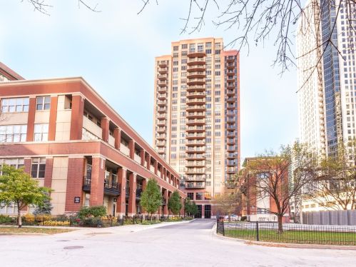 330 Jefferson St, Chicago IL  60661-1105 exterior