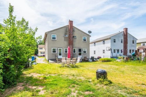 23 Horace St, Manchester CT 06040-6423 exterior