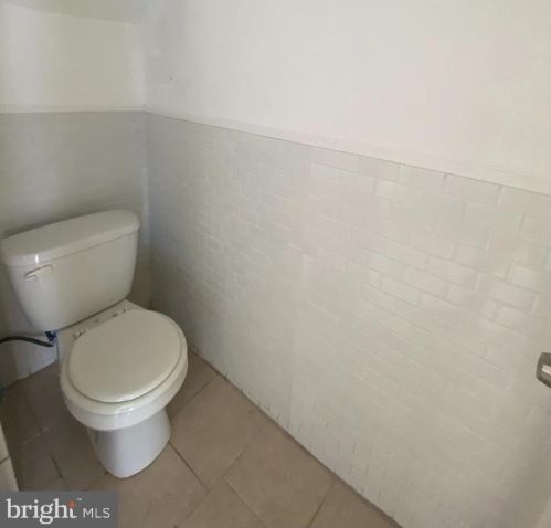 1924 4 St, Philadelphia PA 19122-2206 exterior