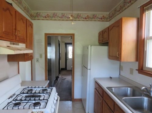 123 Calhoun Ave, Pittsburgh PA  15210-3637 exterior