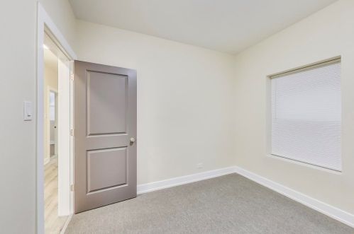 4236 Champlain Ave, Chicago IL  60653-2924 exterior