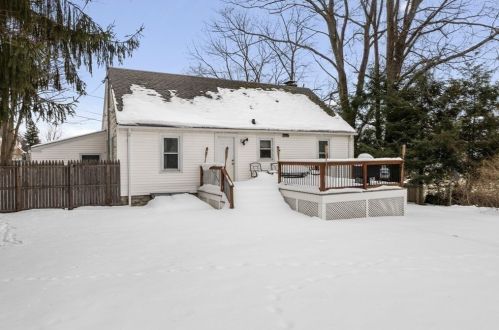 4 Ludington Rd, Worcester MA 01602-3223 exterior