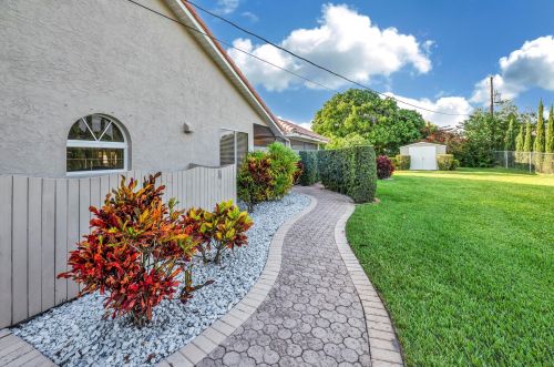 1715 Dominic Ave, Fort Pierce FL 34952-5816 exterior