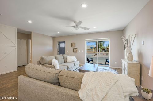 1359 Clarendon Ave, Phoenix AZ  85013-3330 exterior