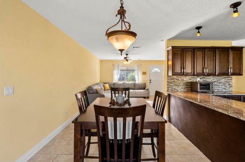 2032 Hideaway Cir, Fort Pierce FL 34952-4802 exterior