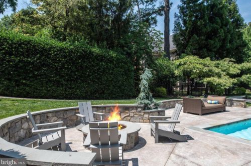 6421 Divine St, Mc Lean VA 22101-4702 exterior