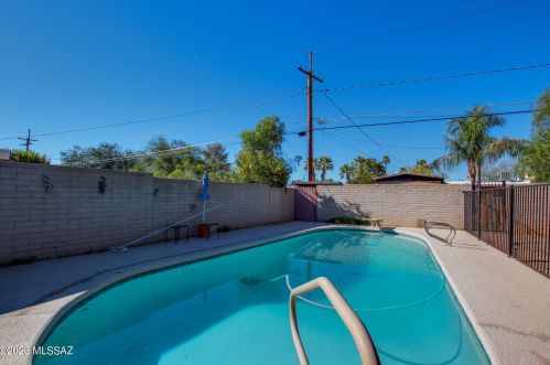 752 Edgewater Dr, Tucson AZ 85704-2412 exterior