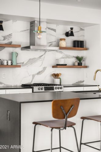 1038 Clarendon Ave, Phoenix AZ 85033-4119 exterior