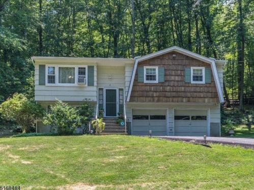 42 Dogwood Dr, Andover, NJ 07821-2215