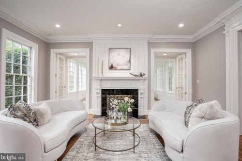 8503 Country Club Dr, Bethesda MD 20817-4579 exterior