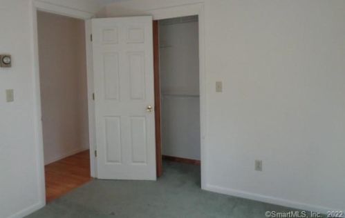 327 Scott Swamp Rd, Farmington CT 06032-3415 exterior