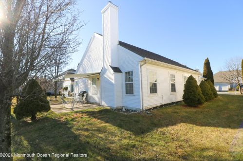 11 Arcadia Dr, Lakehurst NJ 08759-6161 exterior