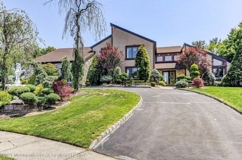 30 Opatut Ct, Morganville, NJ 07751-1104