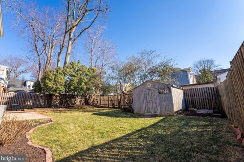 151 Moncure Dr, Alexandria VA 22314-4946 exterior