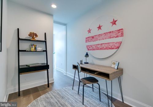 211 Douglas St, Washington DC  20002-1031 exterior