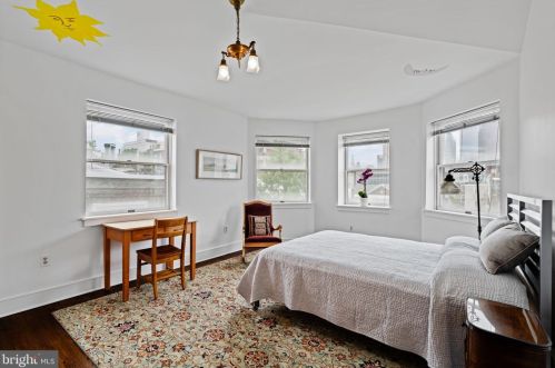 1708 Green St, Philadelphia PA 19130-7023 exterior