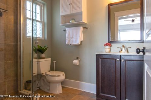 235 Broadway, East Freehold NJ 07728-1862 exterior