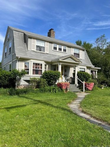 140 Maple St, Hartford CT 06109-3721 exterior