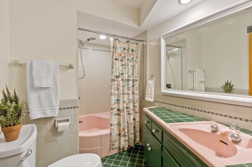 9360 Sleepy Hollow Ln, Milwaukee WI  53217-1242 exterior