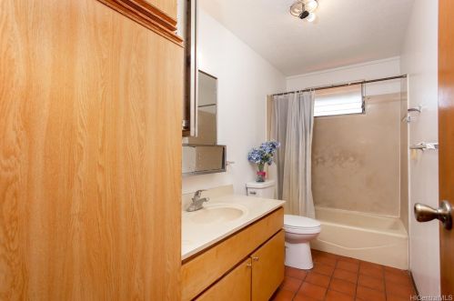 1108 Gulick Ave, Honolulu HI 96819-4203 exterior