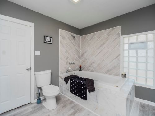 3301 Lloyd St, Milwaukee WI  53208-1441 exterior