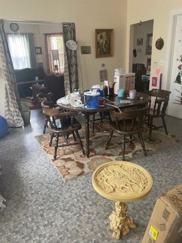 38 Dresden St, Springfield MA 01109-2706 exterior