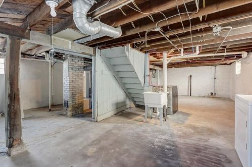 2024 55, Milwaukee WI 53220-2045 exterior