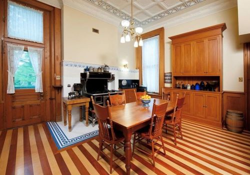 5501 Elgin St, Pittsburgh PA 15206-1432 exterior