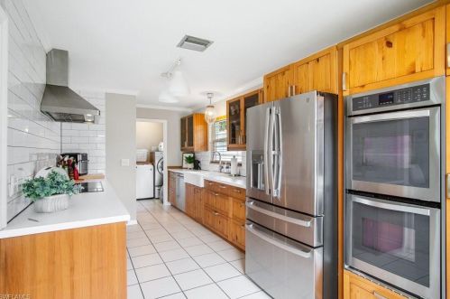 700 102 Ave, Naples FL 34108-3214 exterior