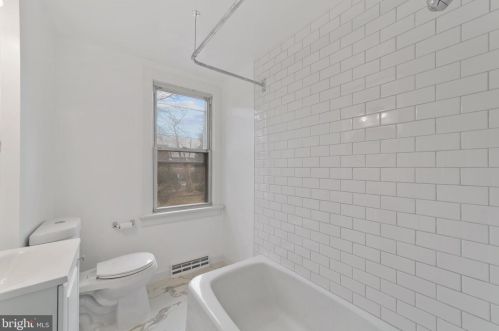 25 Regina Ave, Trenton NJ  08619-2201 exterior