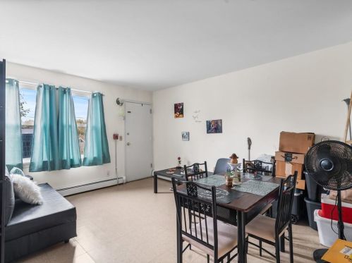 62 Jeffers St, Woonsocket RI 02895-4217 exterior