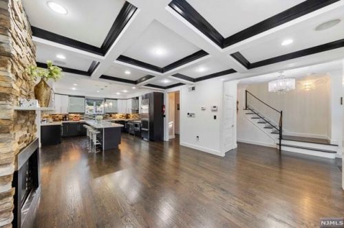 270 Passaic Ave, Nutley NJ  07110-2745 exterior