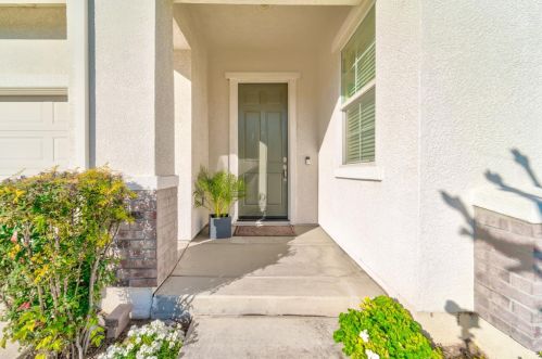 1041 La Paloma St, Turlock, CA 95382-0484