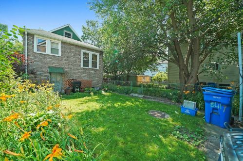 8417 Brandon Ave, Chicago IL 60617-4457 exterior