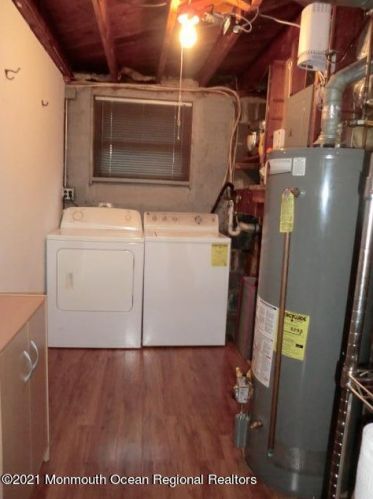 38 Locust Ter, Middletown NJ 07748-1404 exterior