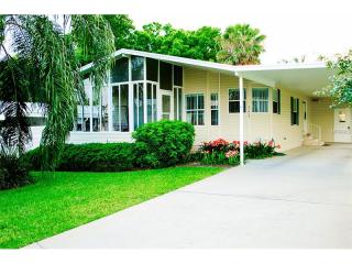 37416 Neukom Ave, Zephyrhills, FL 33541-7695