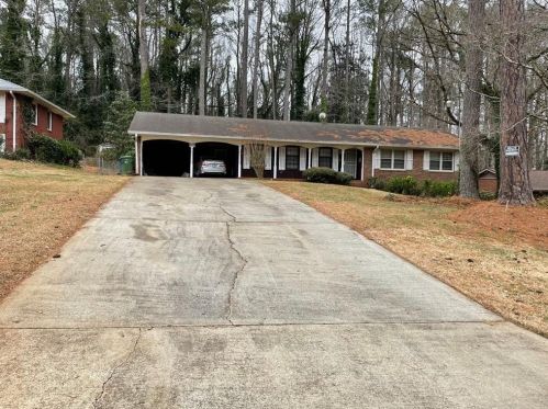 1698 Ml Acres Dr, Atlanta GA 30311-3808 exterior