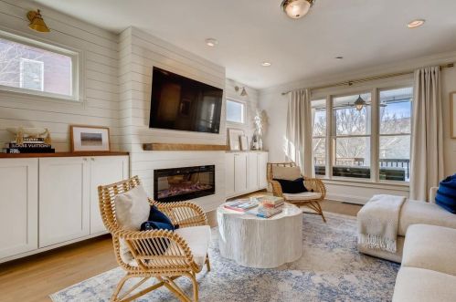 1670 Duncan Dr, Atlanta GA 30318-2789 exterior