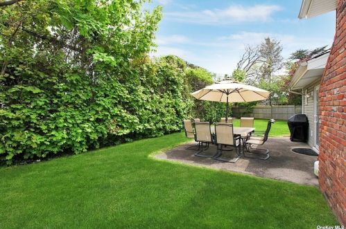 741 Park Ct, Valley Stream NY 11581-3507 exterior