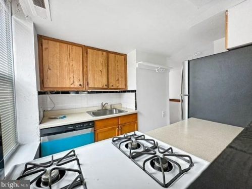 834 Bainbridge St, Philadelphia PA  19147-2031 exterior