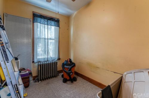 366 Oak St, Perth Amboy NJ 08861-4039 exterior