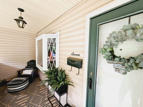 7 Holt St, Pittsburgh, PA 15203-2409