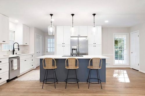 7330 Hunters Branch Dr, Atlanta GA  30328-1721 exterior