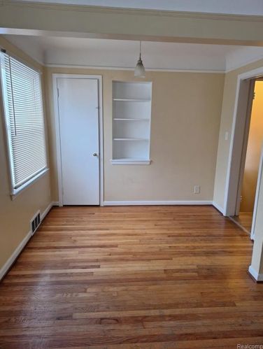 6865 Drexel St, Dearborn Heights MI  48127-2214 exterior